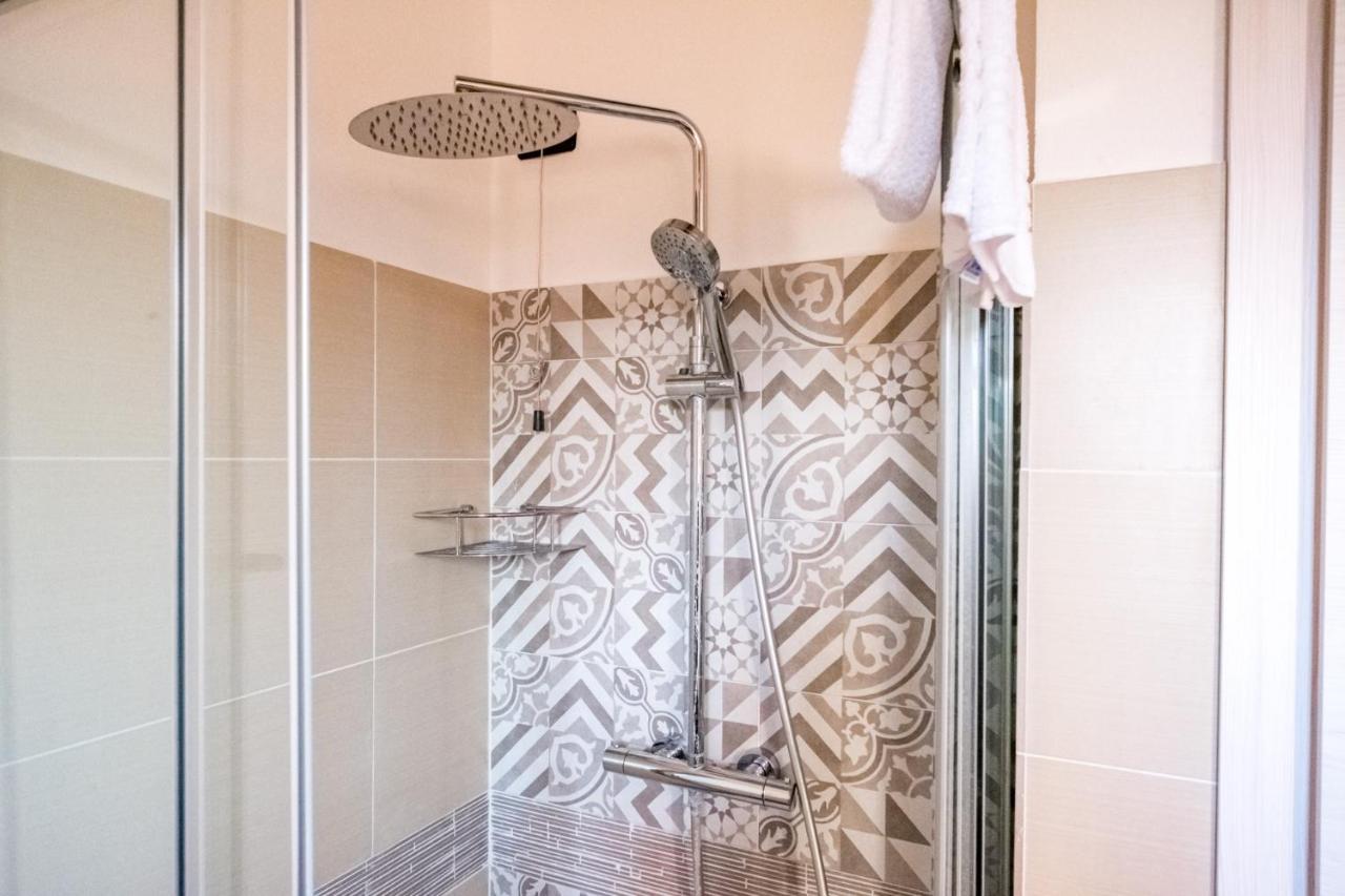 דירות דסנזאנו דל גארדה Residenza Oleandro מראה חיצוני תמונה
